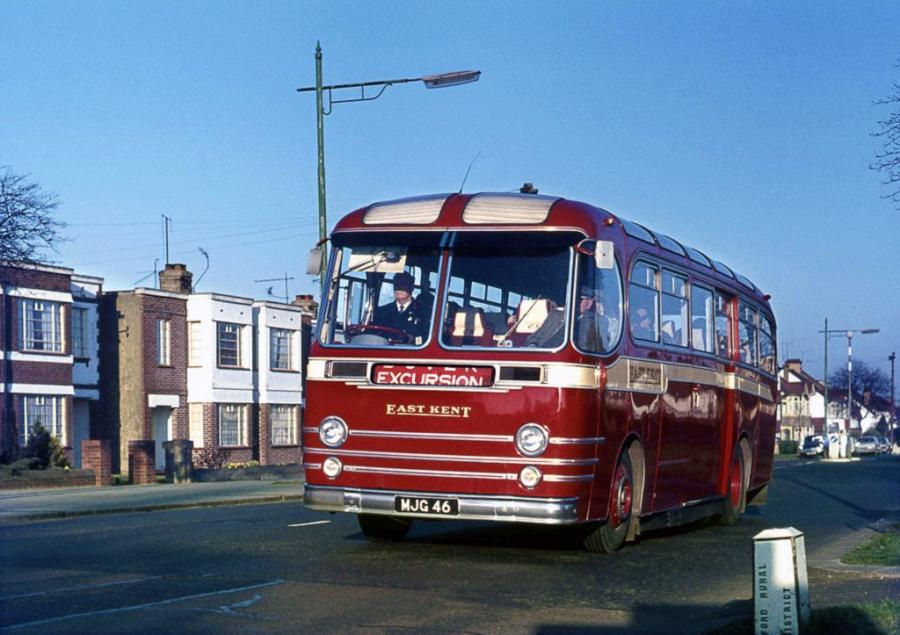  AEC Reliance MU3RV Beadle (C32C) 1957 года  (UK) (фото 1 из 3)